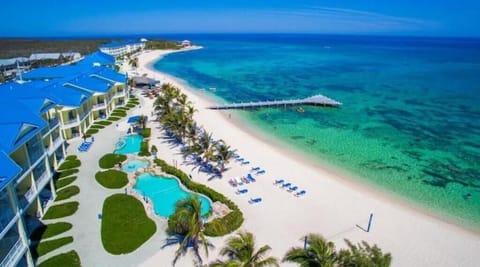 Beach nearby, sun loungers, beach towels