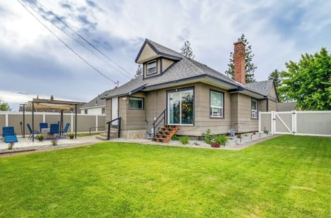 Full sized backyard for entertaining 