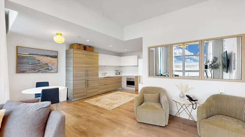 21-21-Costa-Hollywood-Beach-Resort-S331