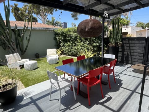 Quintessential Santa Monica Bungalow - 90 day minimum stay Venice