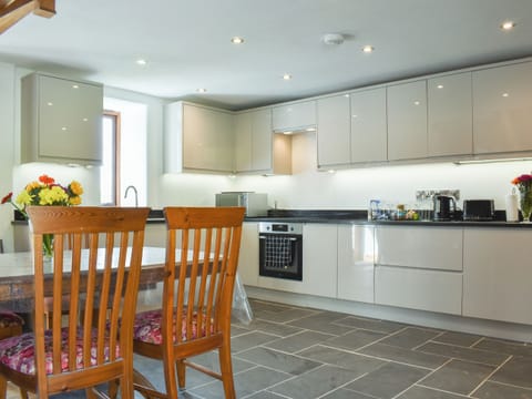 Kitchen/diner | Slade Barn - Slade Farm, Brayford