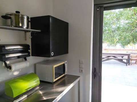 Kitchen (ground floor)