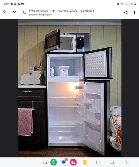 Fridge, microwave, oven, coffee/tea maker