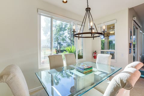 Dining Area | Dishware/Flatware Provided