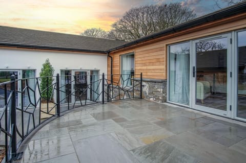 Suite 3 - Sleeping Giant Hotel - Pen Y Cae Inn (4514)