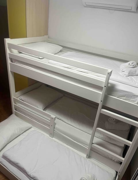 2 bedrooms, iron/ironing board, bed sheets