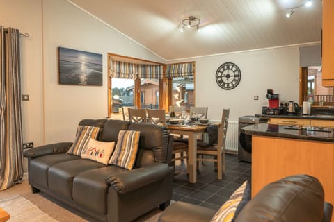 Living Room / Lounge