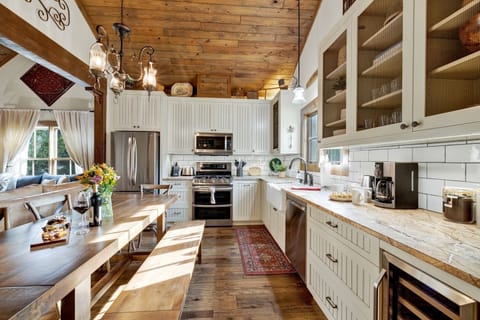 Ideal for modern lifestyles, it enhances family bonding while accommodating various activities from meal preparation to leisurely dining.