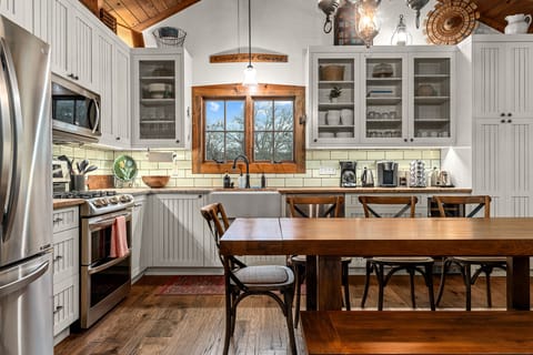 Inviting guests to savor delicious meals in a setting of timeless beauty and comfort.