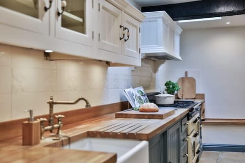 Dishwasher, washing machine and tumble dryer