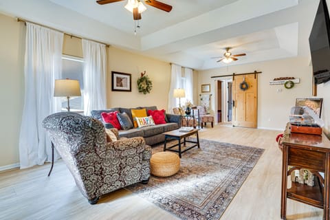 Zanesville Vacation Rental | 1BR | 1BA | 1,044 Sq Ft | 6 Steps Required