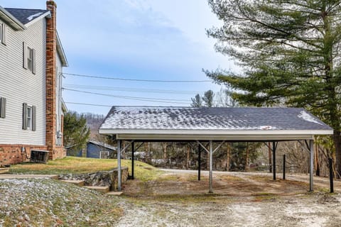 Parking | Carport (1 Vehicle) | Driveway (2 Vehicles) | Trailer Parking Allowed