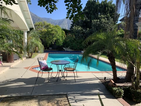 Sierra Madre Cottage 