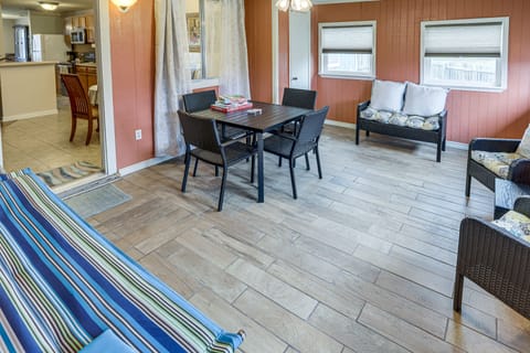 Sunroom | Outdoor Dining Area | Board Games | Hammock