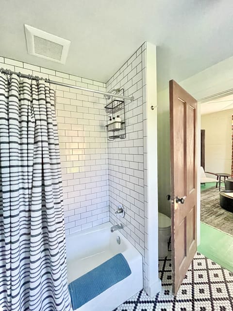 Combined shower/tub, eco-friendly toiletries, hair dryer, towels