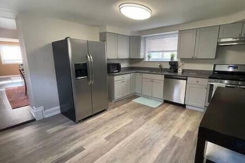 4c9a9db8 ed3e 4577 b5e5 84ef264d25c9