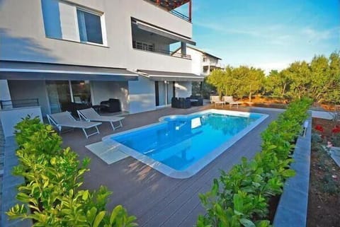Apartment A2 with swimming pool