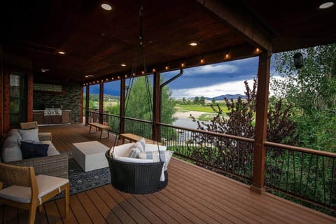 Spacious covered deck with mountain views, perfect for morning, coffee, or just relaxing.