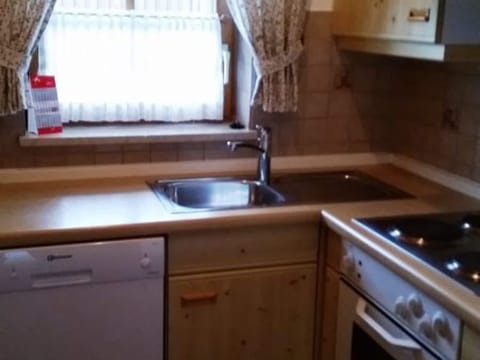 Fridge, oven, highchair