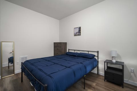 5 bedrooms, desk, iron/ironing board, free WiFi