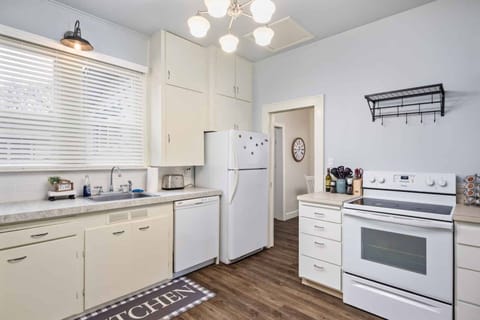 Guests can cook a feast in this fully equipped kitchen.