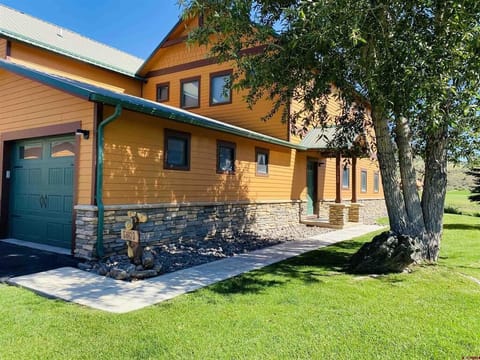 Front Door Entrance. Easy parking in front