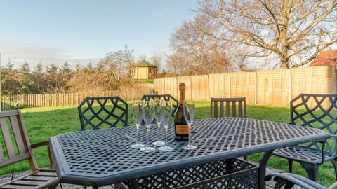 Garden, Canons Court Lodge, Bolthole Retreats