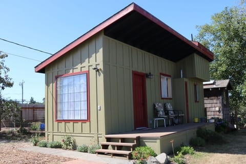 Entire Tiny house is for guests renting the Redwood Loft Tiny House