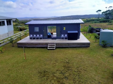 Seascape Peninsula Bach, exterior of building, front deck & seaview.
