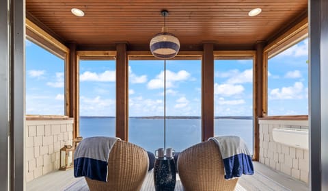 5-star Grand Lake Waterfront Luxury w\/ Panoramic Views: FREE 1-day PWC rental  Casa in Langley