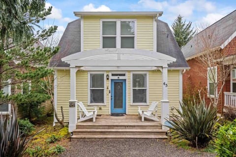 Welcome to Starry Night. We hope we get to host you at this lovely Depoe Bay rental. Please reach out with any questions.