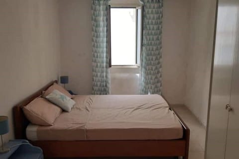 2 bedrooms, iron/ironing board, bed sheets