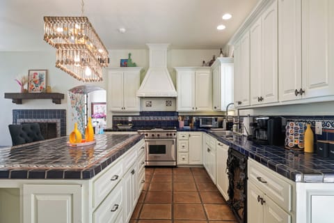 Fully equipped kitchen.