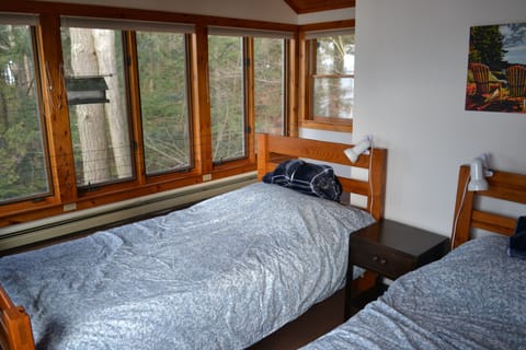 3 bedrooms, desk, free WiFi, bed sheets