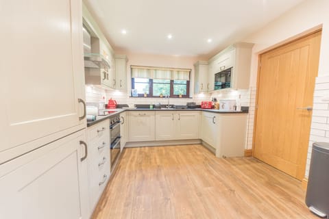 Roseberry Cottage in Coniston kitchen