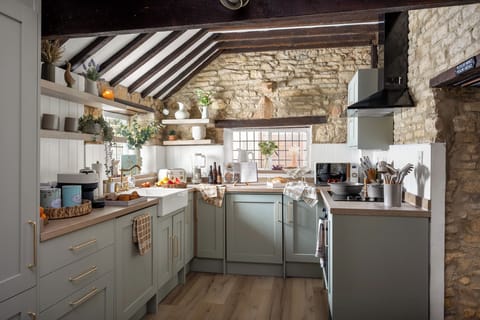 39 - Jasmine Cottage - GL54 2DW - Web