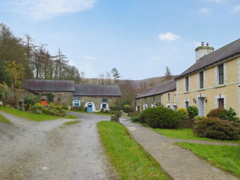 Exterior | Y Beudy - Cwmiar Holiday Cottages, Llanllwni