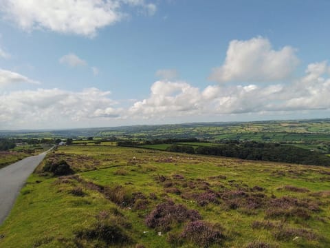 Exterior | Y Beudy - Cwmiar Holiday Cottages, Llanllwni