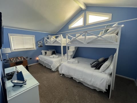 6 bedrooms, WiFi, bed sheets