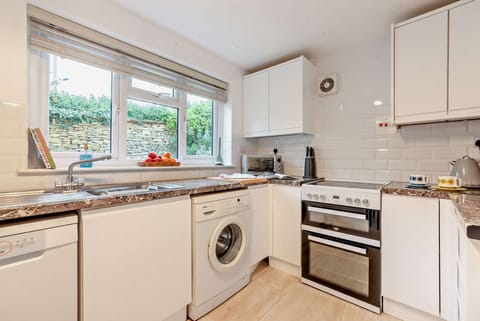 The Old Sweet Shop Kitchen - StayCotswold