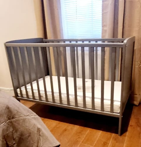 3 bedrooms, desk, iron/ironing board, travel crib