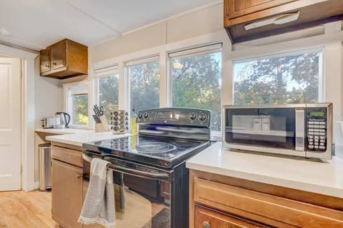Complete Kitchen Setup: Stove, Oven, Microwave, Toaster, Dishwasher, and Stocked with All the Utensils and Amenities You Require.