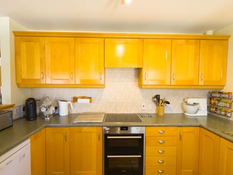 The well equipped kitchen