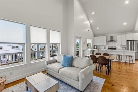 Sun-soaked space with modern decor, perfect for relaxation and gatherings!