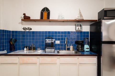 Fridge, microwave, oven, coffee/tea maker