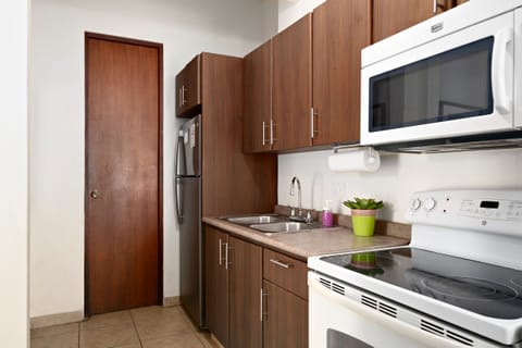 Fridge, microwave, oven, coffee/tea maker