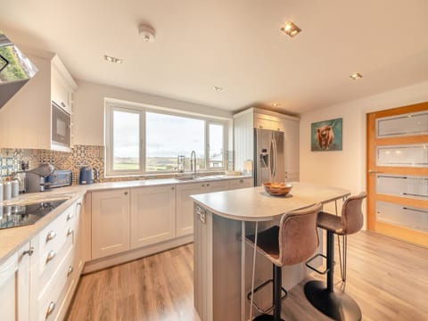 Kitchen area | Wynmine Cottage, Quebec