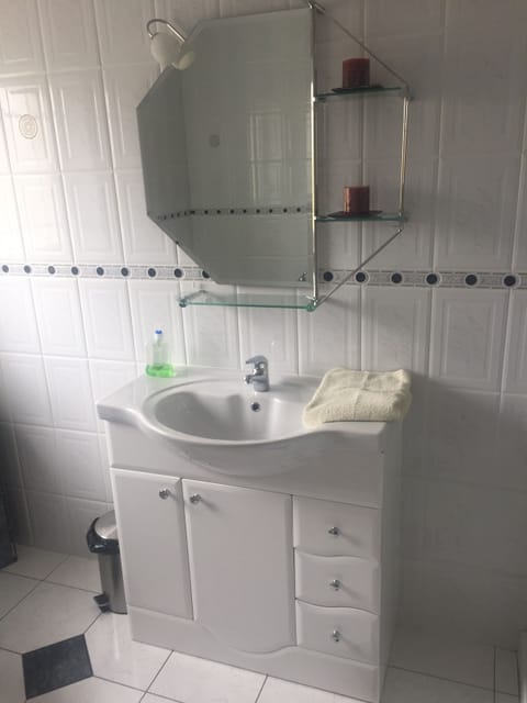 Jetted tub, hair dryer, towels, soap