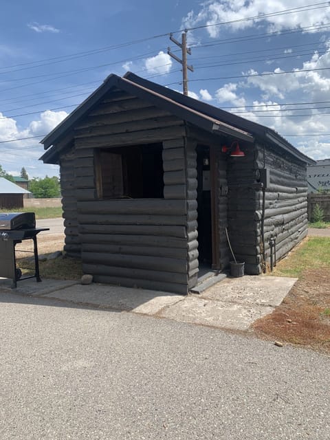 Cabin201920Exterior20