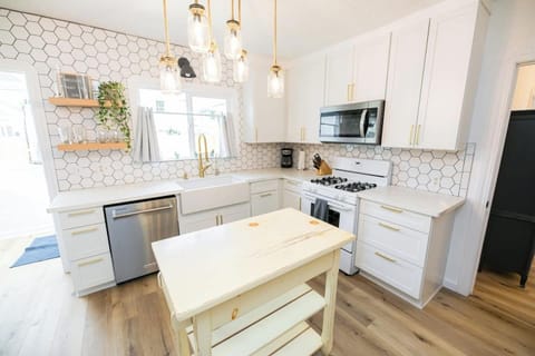 Newly remodeled, beautiful, well equipped kitchen